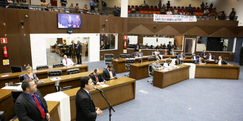 Vereadores em reunião Plenária na Câmara de BH