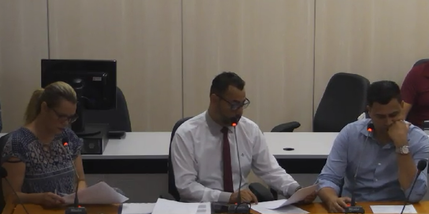 Vereadores no Plenário Camil Caram, em reunião da Comissão de Legislação e Justiça, nesta terça-feira (5/12)