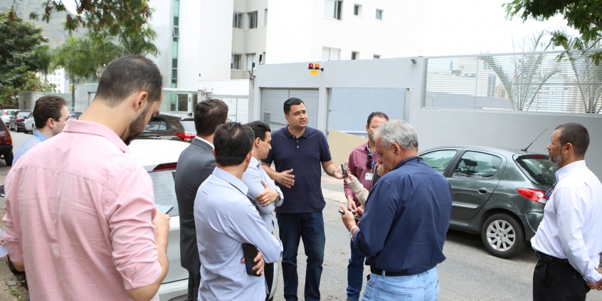 Vereador Irlan Melo e representantes da Sudecap, BHTrans e Administração Regional Oeste, em visita técnica à Rua Pintor Vicente Abreu