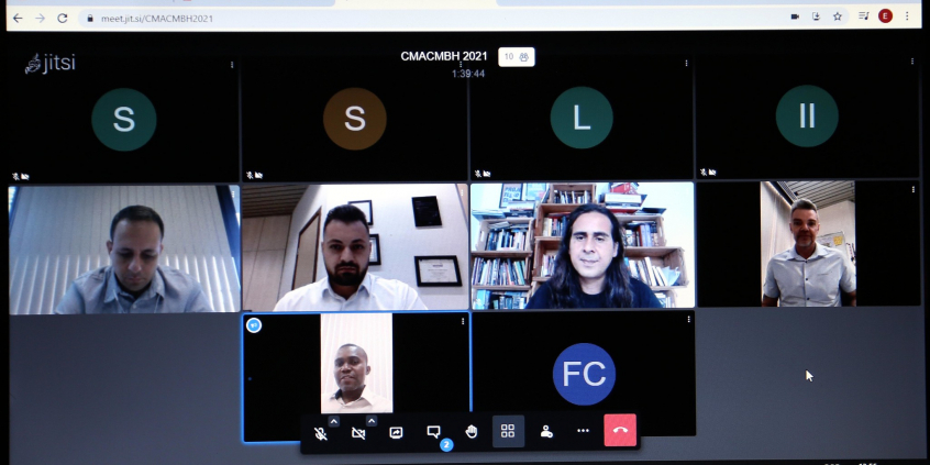 computador mostra vereadores em reunião remota 