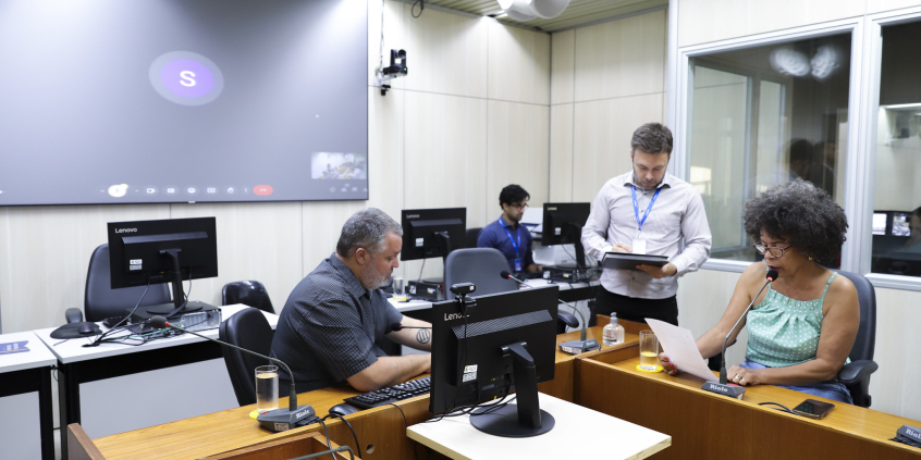 Imagem dos vereadores Pedro Patrus (PT) e Professora Nara (Rede) durante a reunião
