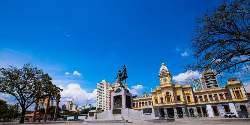 Foto da Praça da Estação reformada