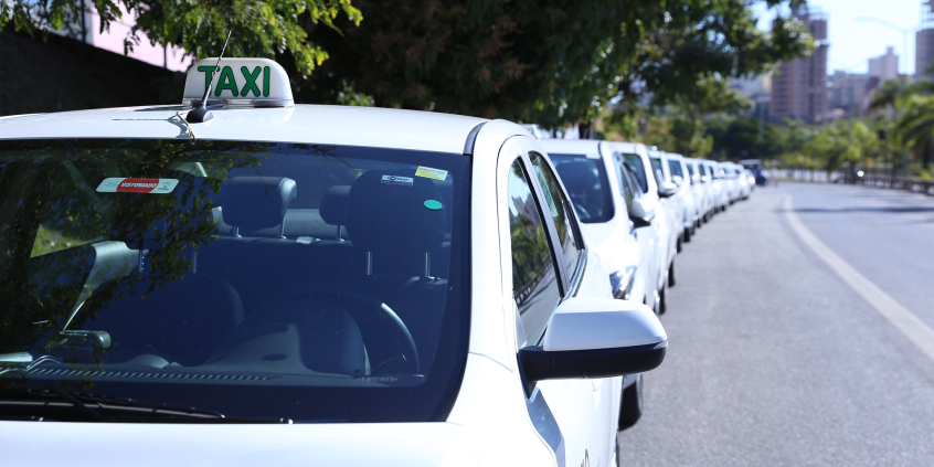 Fila de táxis