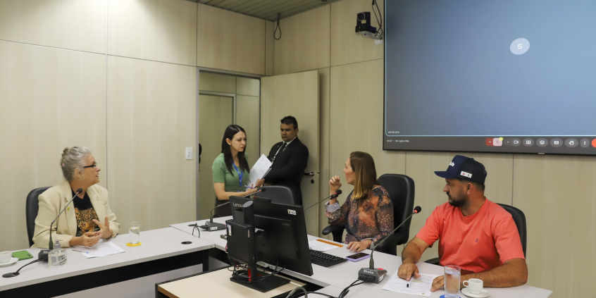 Vereadores no Plenário Helvécio Arantes