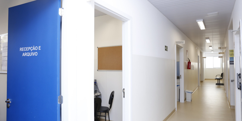 Corredor de uma unidade de saúde