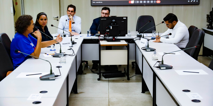 Vereadores e representante da sociedade civil reunidos em Audiência Pública na CMBH