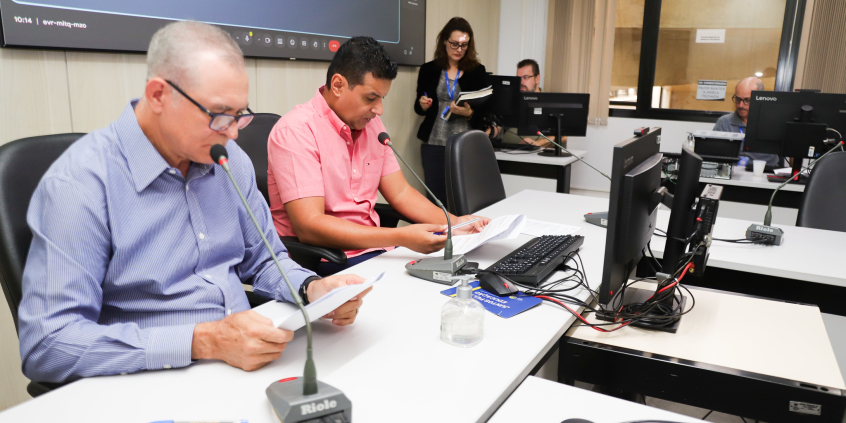 Vereadores no Plenário Helvécio Arantes