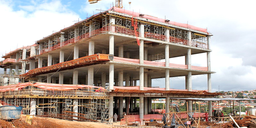 prédio em obras
