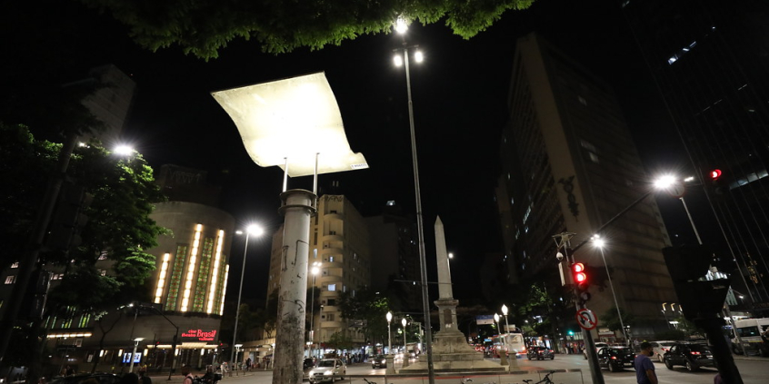 Iluminação na praça Sete em BH