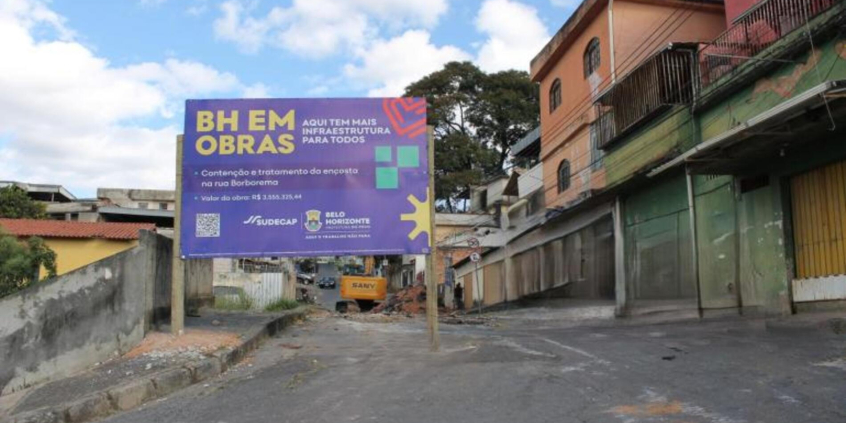 placa à frente de obra pública em belo horizonte