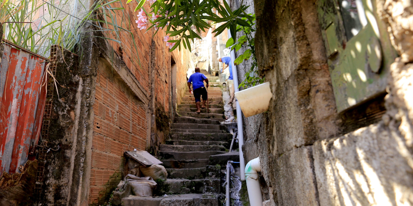 Escadaria no Beco Primeiro de Maio, bairro Vila Leonina
