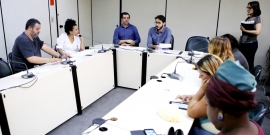 Comissão de Direitos Humanos e Ocupação do Isidoro discute pareceres em reunião. Foto: Rafa Aguiar/Câmara de BH