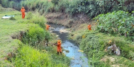 Agentes da Prefeitura realizam ação de poda e limpeza às marges do Córrego Capão