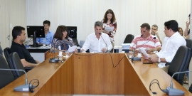 Vereadores apreciam parecer do relator às emendas do PPAG e da LOA na Comissão de Orçamento e Finanças Públicas em 29/111