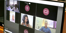 Imagem da tela do computador com vereadores que participam   da reunião remota 