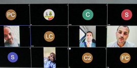 Quatro vereadores realizam reunião remota, com suas imagens aparecendo na tela de um computador.