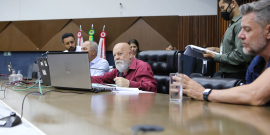 Foto da mesa diretora com os vereadores Juliano Lopes e Henrique Braga