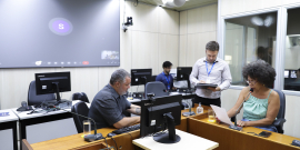 Imagem dos vereadores Pedro Patrus (PT) e Professora Nara (Rede) durante a reunião