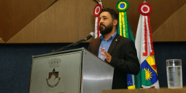O vereador José Ferreira no púlpito do Plenário Amintas de Barros