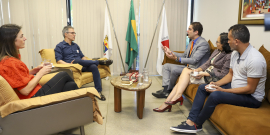Reunião na sala da presidência da Câmara