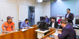 parlamentares presentes no plenário camil caram durante reunião da comissão de legislação e justiça