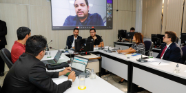 Vereadores e convidados no Plenário Helvécio Arantes
