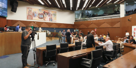 parlamentares presentes no plenário da câmara de bh