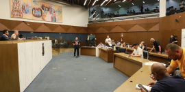 parlamentares presentes no plenário da câmara de bh