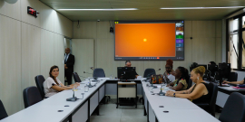 parlamentares e participantes presentes em audiência pública na câmara municipal de bh