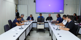 parlamentares presentes em reunião plenária da câmara de bh