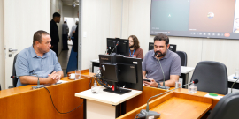 Vereadores no Plenário Camil Caram