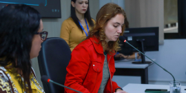 parlamentares presentes em reunião de comissão na câmara de bh