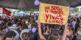 manifestação de mulheres contra violência doméstica