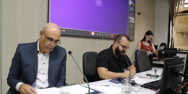 parlamentares presentes em reunião de comissão na câmara de bh