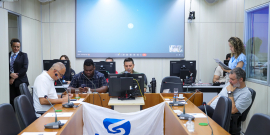 Vereadores no Plenário Camil Caram