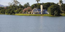 Lagoa da Pampulha e, ao fundo, Igreja da Pampulha