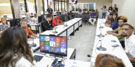 parlamentares e participantes presentes em audiência pública na câmara municipal de bh