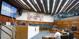 Vereadores reunidos durante votação em Plenário
