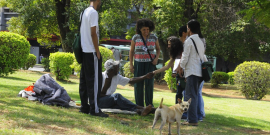 Equipe da prefeitura acolhe pessoa em situação de rua