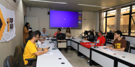 parlamentares e participantes presentes em audiência pública na câmara municipal de bh