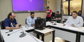 parlamentares presentes em reunião de comissão na câmara de bh