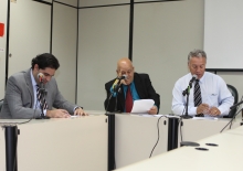 Vereadores Bruno Miranda (PDT), Henrique Braga (PSDB) e João Oscar (PRP) participam da reunião da Com. de Administração Pública