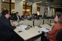 Pablito (à esq.) recebeu representantes da PBH para debater a implantação de parklets e relógios (Foto: Bernardo Dias)