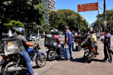 Atuação de motofretistas ilegais traz prejuízos à categoria. Audiência discutirá o tema. Foto: Isabel Baldoni/ Portal PBH