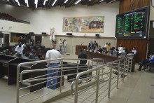 Vereadores debatem temas da cidade durante a 74ª reunião plenária ordinária de 2013