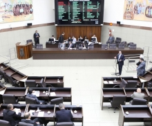 Vereador Gilson Reis se pronuncia sobre questões da cidade na reunião plenária do dia 12 de junho