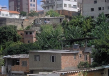 Moradores da Vila Dias, no Bairro Santa Teresa, temem desapropriação