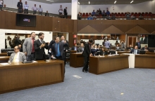 Vereadores em reunião plenária na Câmara de BH