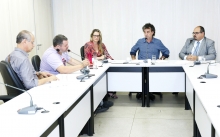 Vereadores em reunião da CPI que investiga supostas irregularidades na PBH Ativos