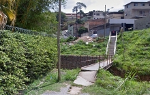 Ponte na Rua Espatódias, no Bairro Marajó, Região Oeste da capital